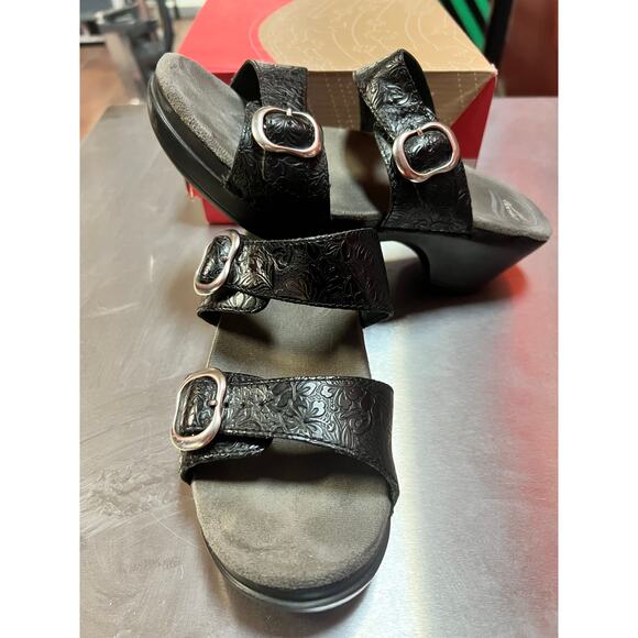 Dansko Sophie Sandals Size 39 US 8.5-9 Black Floral Tooled Leather Comfort Shoes - Picture 3 of 9